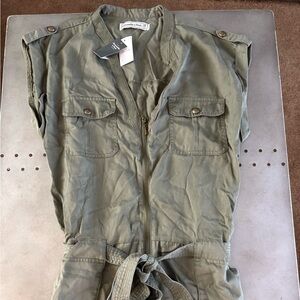 Women’s abercrombie jumpsuit NWT sz medium